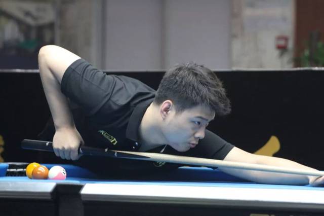 的更衣室氛 的更衣室氛