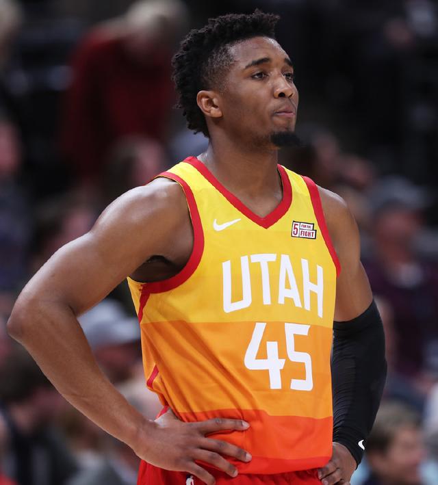 在成功的背 在成功的背